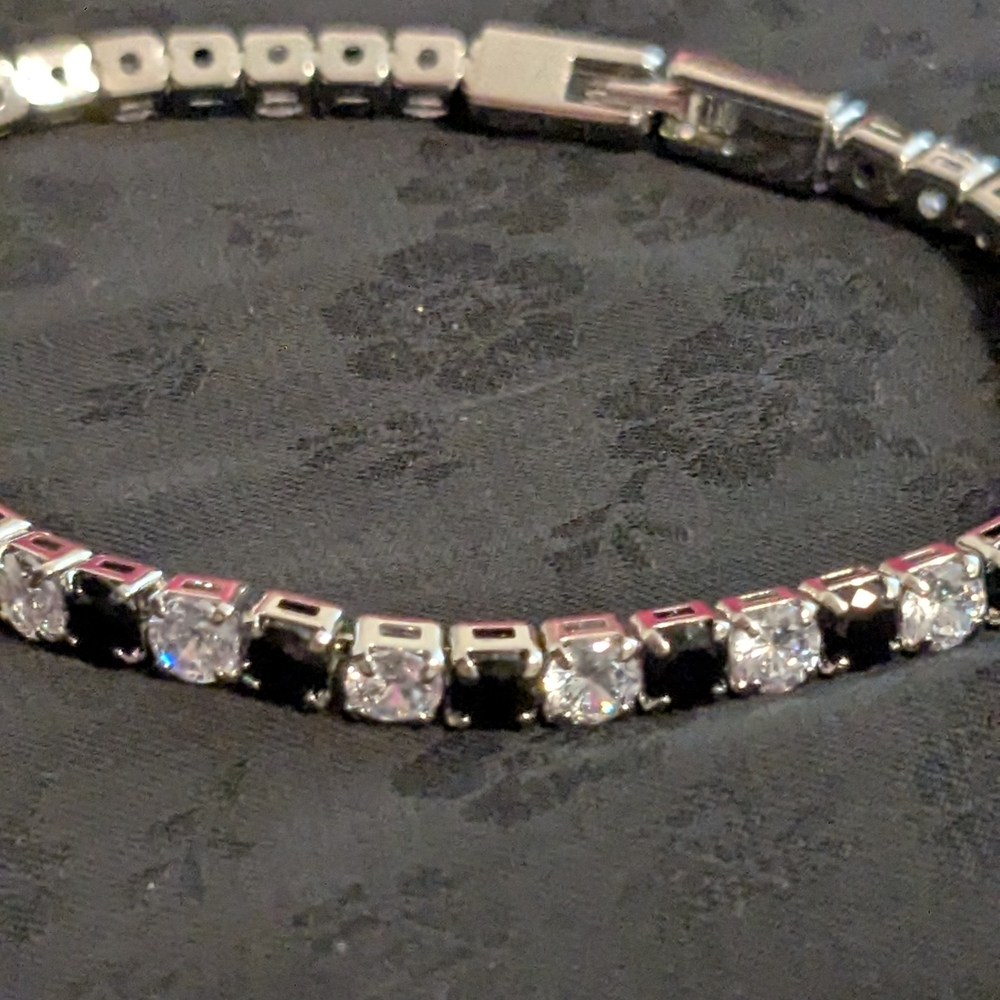 New Elegant Black and White CZ Silver Tone Tennis Bracelet 7"